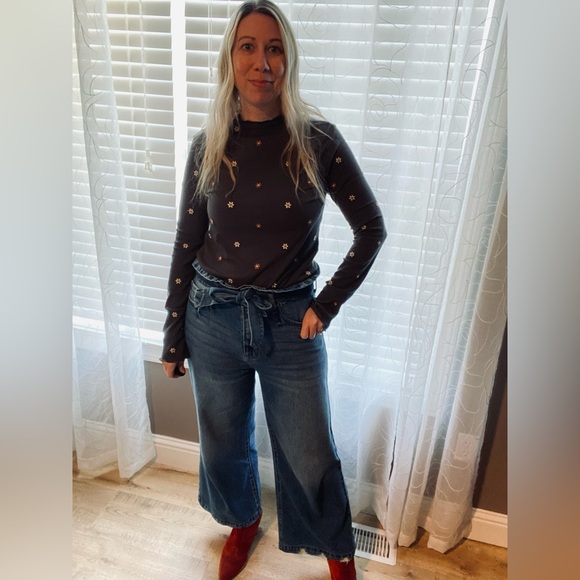 New Hem & Thread Embroidered Rib Mock Neck Cabbage Hem Top - Picture 5 of 5